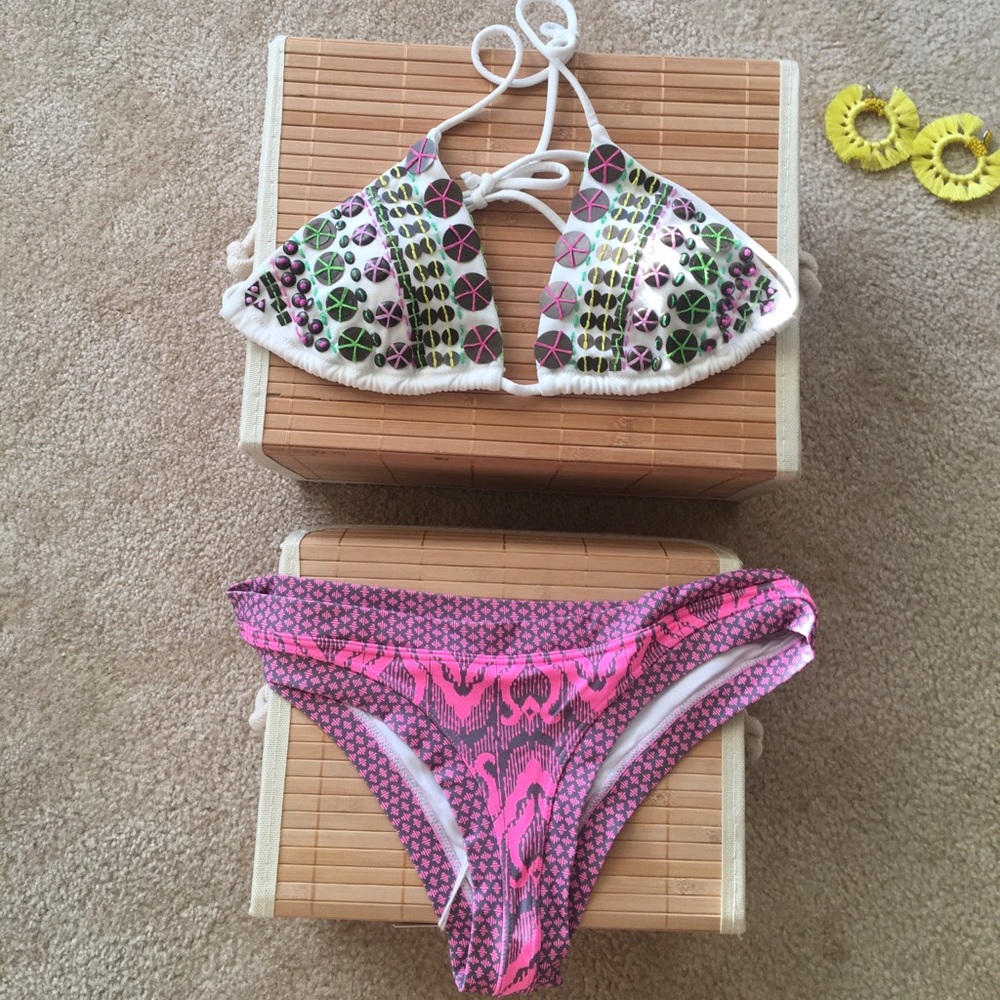 Victoria secret  white beaded Bikini top🕶